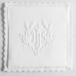Hand Embroidered Altar Linen set 10368  - 7